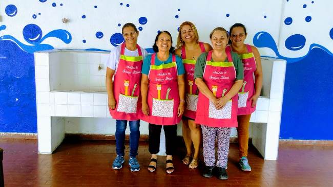As auxiliares de serviço da Educação Básica da EE Padre Camargos já estão a postos para receber os alunos a partir do dia 7 de fevereiro. Foto: Arquivo/Escola